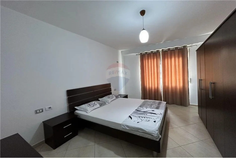 Tirane, jepet me qera apartament 1+1 Kati 2, 80 m² 400 € (APARTAMENT ME QIRA 1+1 TEK KOPSHTI BOTANIK)