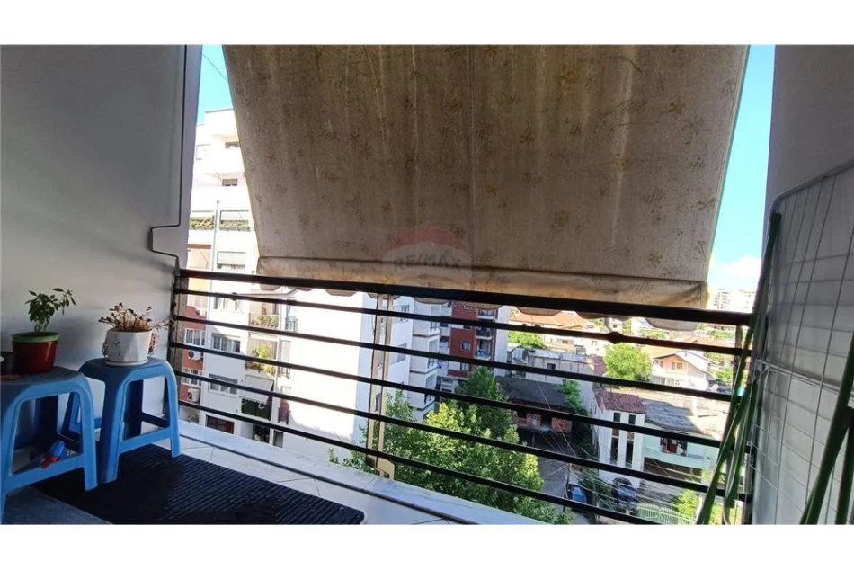 jepet me qera 1+1 Kati 5, 95 m² 500 € (Jepet apartament per Qira ne Astir!)