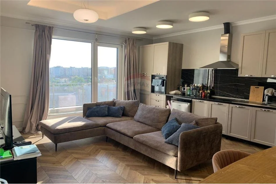 Tirane, jepet me qera apartament 1+1 Kati 4, 500 € (Apartament 1+1 Per Qira Tek Fusha Aviacionit !)