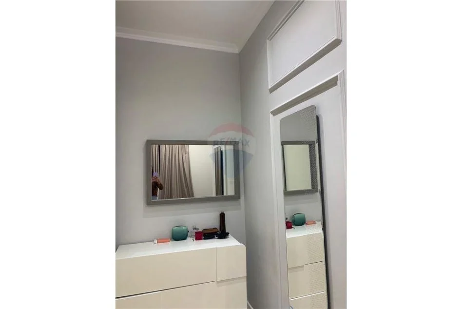 Tirane, jepet me qera apartament 1+1 Kati 4, 500 € (Apartament 1+1 Per Qira Tek Fusha Aviacionit !)