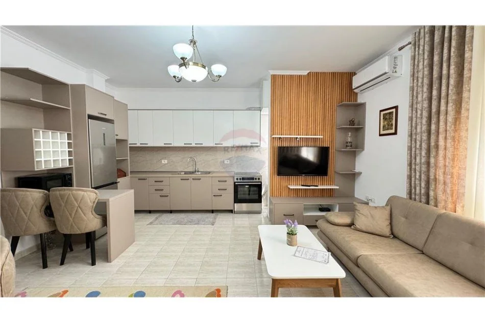 Tirane, shitet apartament 2+1 Kati 4, 105 m² (Apartament 2+1 per qira tek Rruga 5 Maji!)