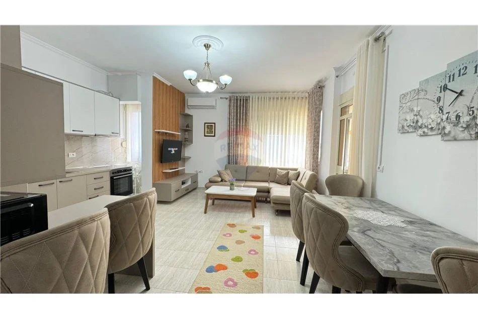 Tirane, shitet apartament 2+1 Kati 4, 105 m² (Apartament 2+1 per qira tek Rruga 5 Maji!)