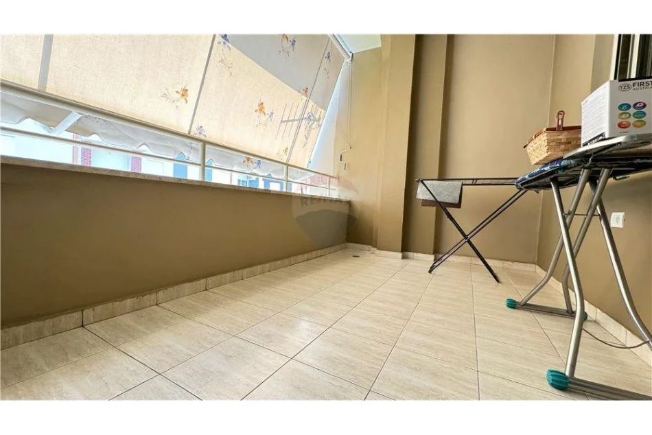 Tirane, shitet apartament 2+1 Kati 4, 105 m² (Apartament 2+1 per qira tek Rruga 5 Maji!)