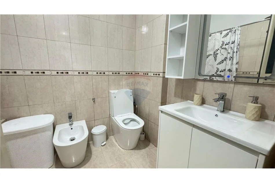 Tirane, shitet apartament 2+1 Kati 4, 105 m² (Apartament 2+1 per qira tek Rruga 5 Maji!)