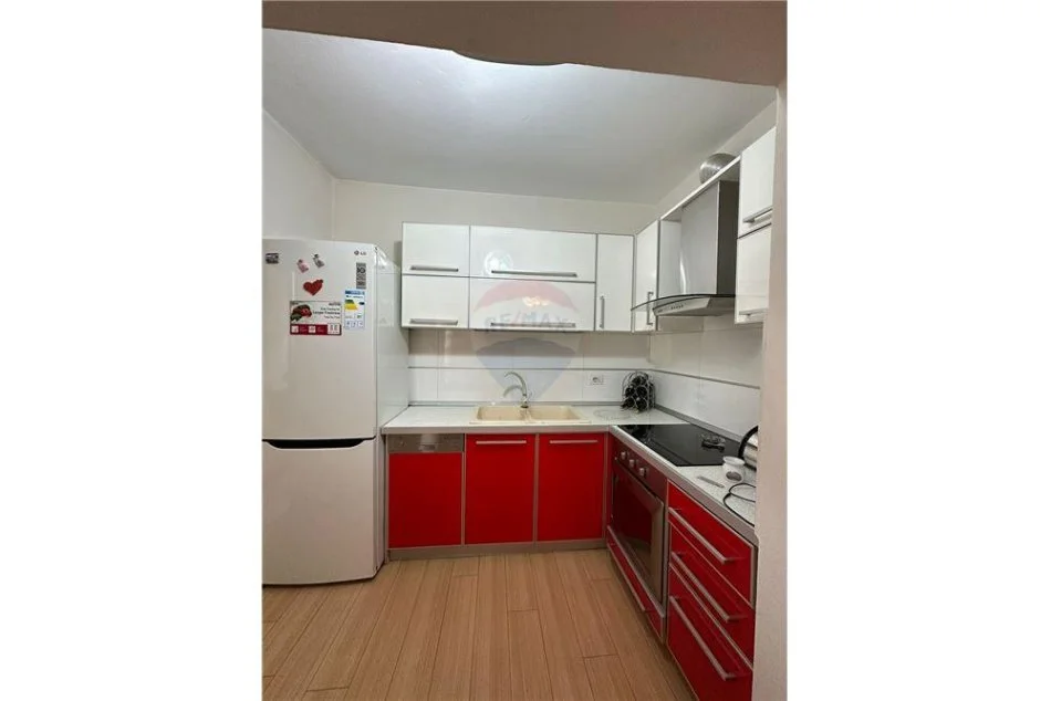 Tirane, jepet me qera 2+1 Kati 2, 75 m² 600 € (APARTAMENT 2+1 PER QERA TEK SHUSHICA ,ST. DINAMO)