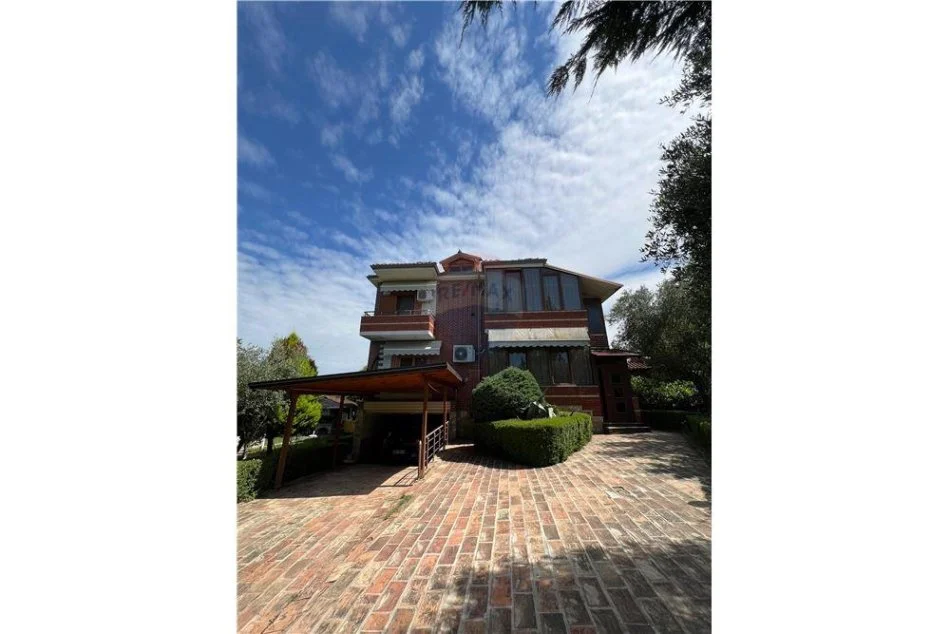 Tirane, shitet Vile 2 Katshe Kati 0, 800 m² 340.000 € (Peze Helmes)