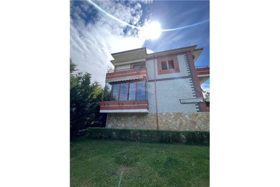 Tirane, shitet Vile 2 Katshe Kati 0, 800 m² 340.000 € (Peze Helmes)