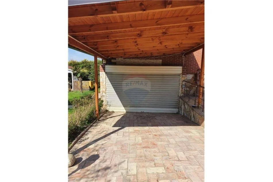 Tirane, shitet Vile 2 Katshe Kati 0, 800 m² 340.000 € (Peze Helmes)