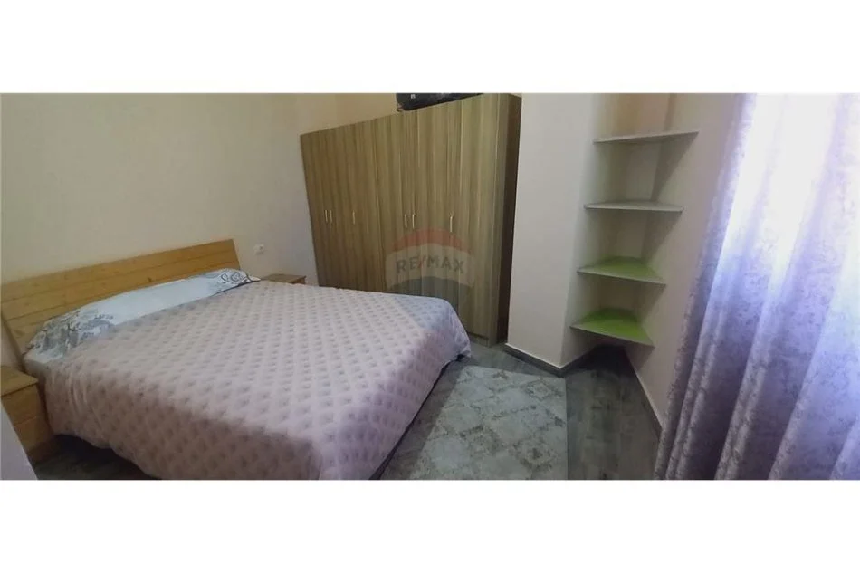Tirane, jepet me qera 1+1 Kati 2, 50 m² 400 € (APARTAMENT ME QIRA 1+1 Rruga E Elbasanit)