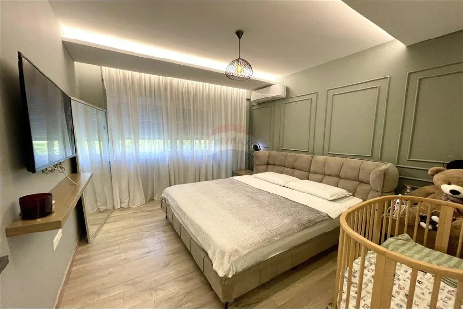 Tirane, shitet apartament 2+1 Kati 8, 175 m² 200.000 € (Apartament luksoz ne shitje, 2+1 me verande ne fillim te rruges "5 Maji"!)