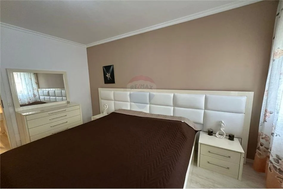 Tirane, jepet me qera apartament 1+1+Ballkon Kati 4, 78 m² 500 € (Frosina Plaku ish parku)
