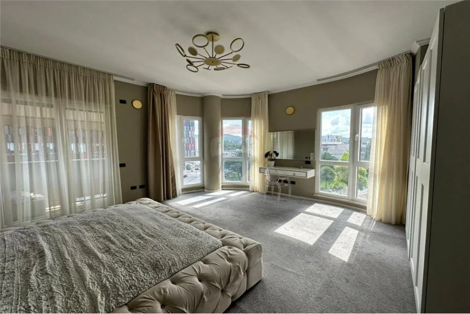 Tirane, jepet me qera 2+1 , 140 m² 2.000 € (JEPET ME QIRA APARTAMENT LUKSOZ PRANE COIN!)