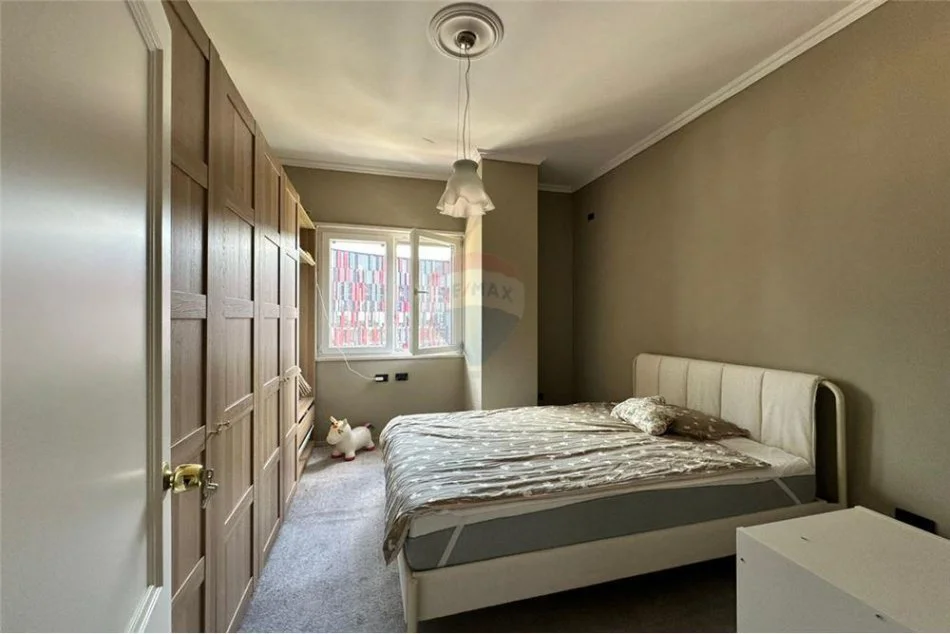 Tirane, jepet me qera 2+1 , 140 m² 2.000 € (JEPET ME QIRA APARTAMENT LUKSOZ PRANE COIN!)