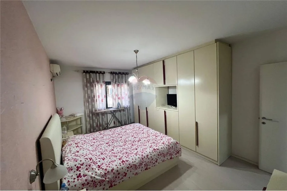 Tirane, shitet apartament 2+1 Kati 4, 108 m² 230.000 € (Apartament 2+1 ne shitje te Komuna e Parisit)