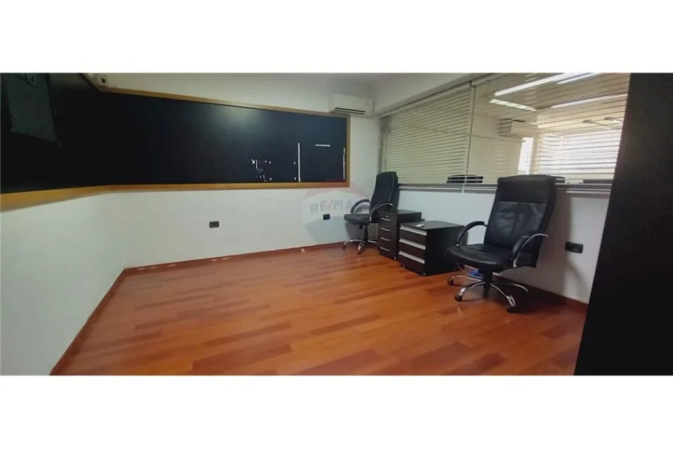 Tirane, jepet me qera Kati 2, 156 m² 2.000 € (Jepet per Qira Zyre ne Bllok , Tirane !)