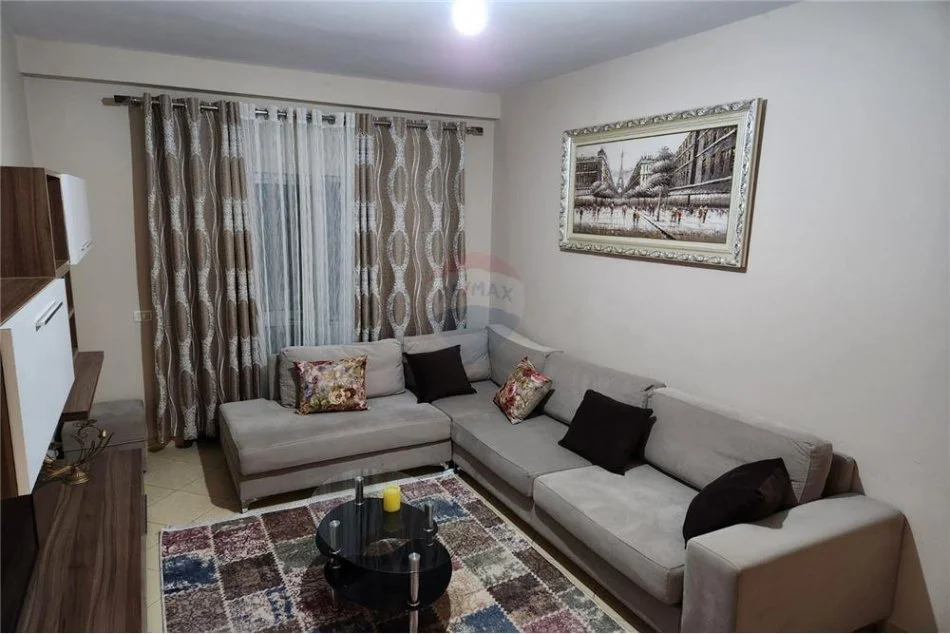 Tirane, jepet me qera apartament 1+1+Ballkon Kati 5, 66 m² 400 € (Kodra e Diellit)