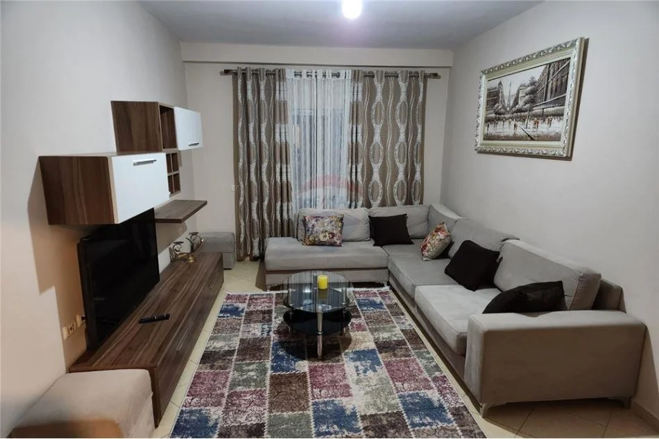 Tirane, jepet me qera apartament 1+1+Ballkon Kati 5, 66 m² 400 € (Kodra e Diellit)