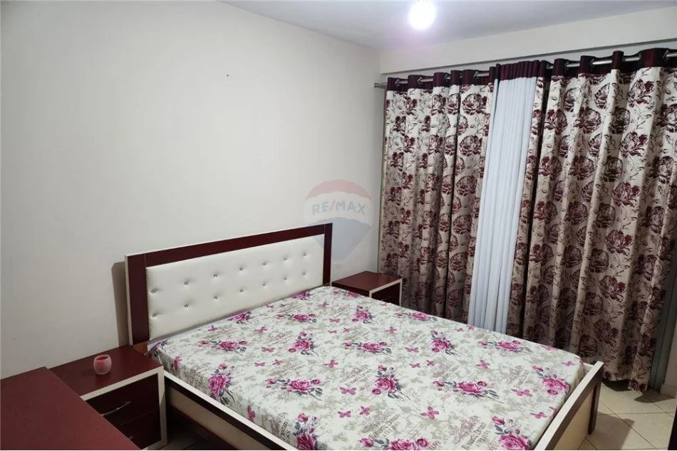 Tirane, jepet me qera apartament 1+1+Ballkon Kati 5, 66 m² 400 € (Kodra e Diellit)