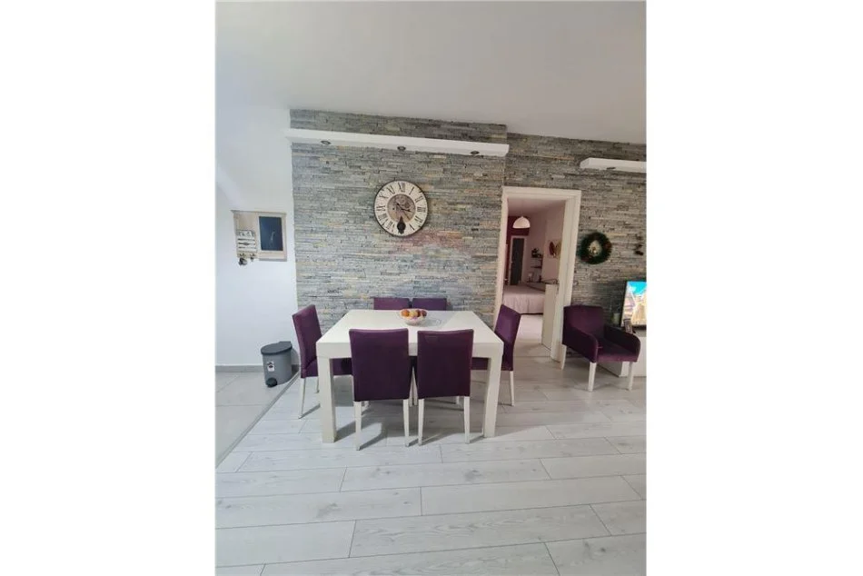 Tirane, shitet apartament 2+1 Kati 2, 94 m² 122.000 € (Shitet 2+1+2+depo prane Bulevardit Migjeni)