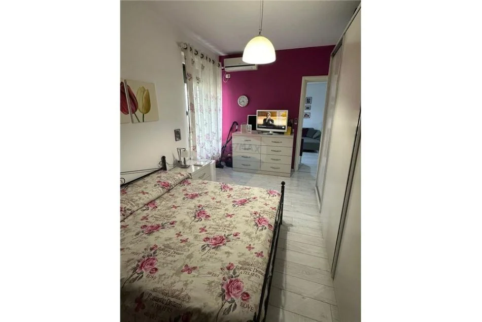 Tirane, shitet apartament 2+1 Kati 2, 94 m² 122.000 € (Shitet 2+1+2+depo prane Bulevardit Migjeni)