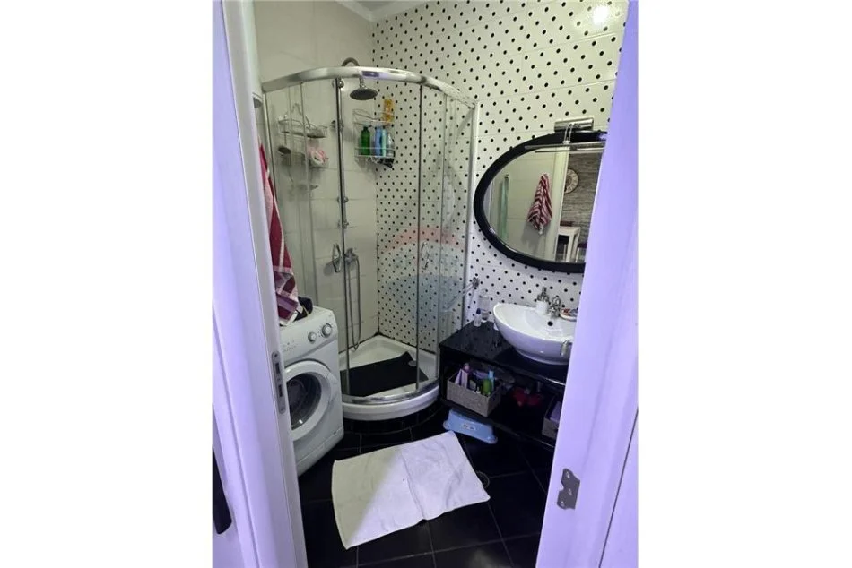 Tirane, shitet apartament 2+1 Kati 2, 94 m² 122.000 € (Shitet 2+1+2+depo prane Bulevardit Migjeni)