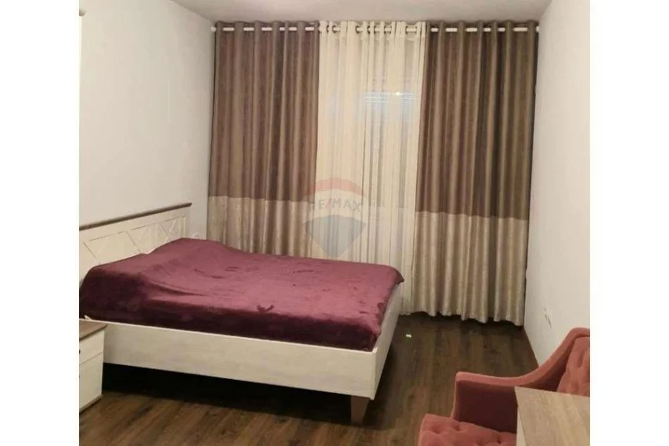Tirane, jepet me qera apartament 2+1 Kati 7, 110 m² 550 € (APARTAMENT 2+1+2+PARKIM PER QIRA NE KINOSTUDIO !)