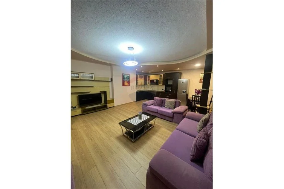 Tirane, jepet me qera apartament 2+1 , 111 m² 550 € (Apartament 2+1 ne Fresk, Restorat Fresku)