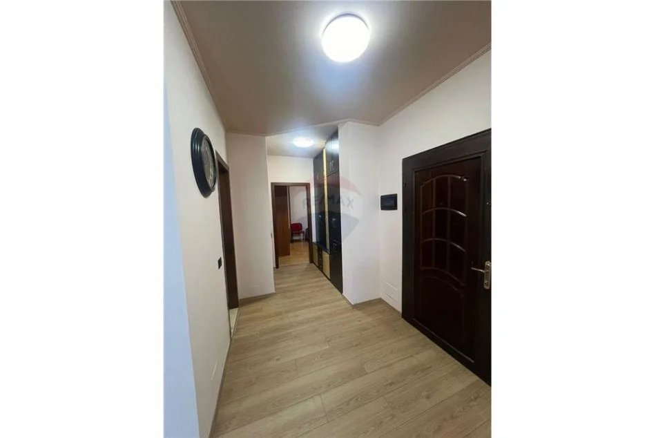 Tirane, jepet me qera apartament 2+1 , 111 m² 550 € (Apartament 2+1 ne Fresk, Restorat Fresku)