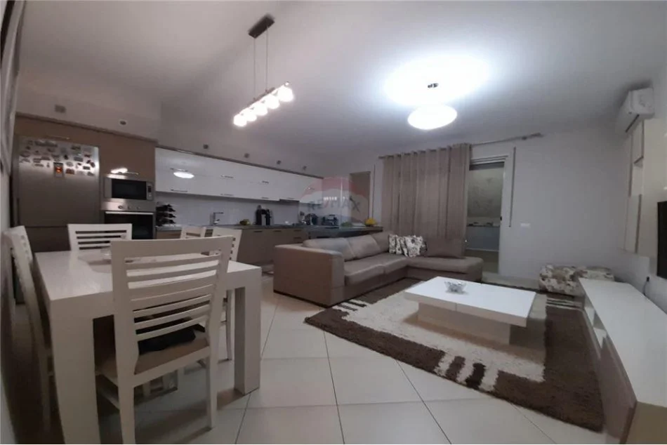 Tirane, jepet me qera apartament 2+1 Kati 5, 119 m² 500 € (Jepet me qira apartament 2+1+2 ne Fresk)