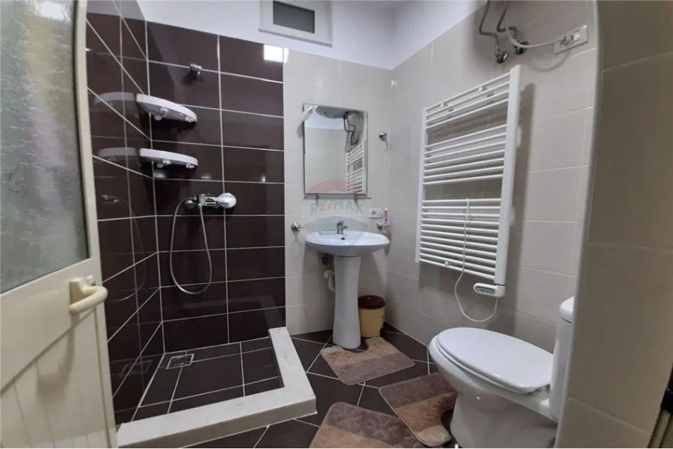 Tirane, jepet me qera apartament 2+1 Kati 5, 119 m² 500 € (Jepet me qira apartament 2+1+2 ne Fresk)