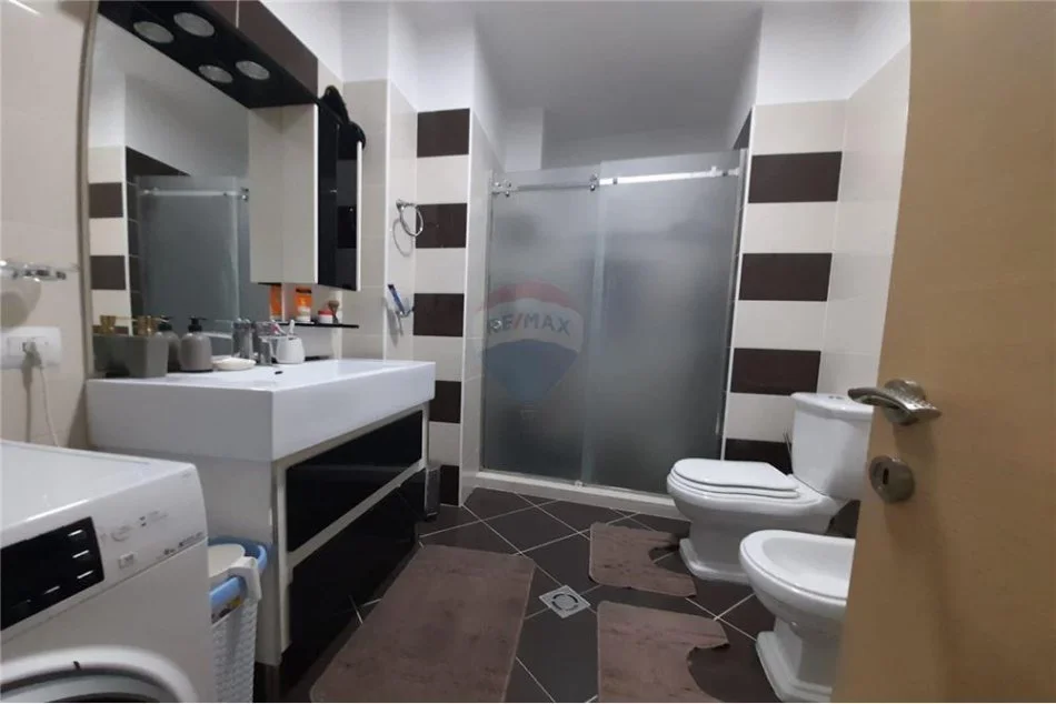 Tirane, jepet me qera apartament 2+1 Kati 5, 119 m² 500 € (Jepet me qira apartament 2+1+2 ne Fresk)