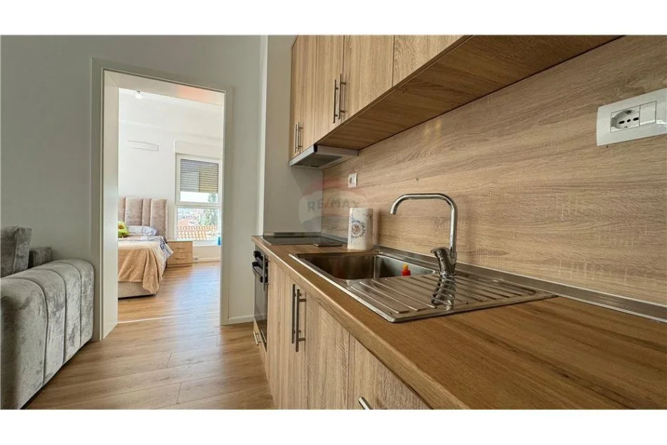 Tirane, jepet me qera apartament 1+1 , 65 m² 350 € (Apartament 1+1 per qira tek Kompleksi Mangalem!)