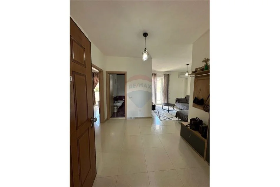 Vlore - Lungomare - Uji i Ftohte, shitet apartament 1+1 Kati 4, 80 m² 90.000 € (Apartament 1+1 ne shitje)