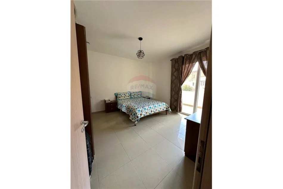 Vlore - Lungomare - Uji i Ftohte, shitet apartament 1+1 Kati 4, 80 m² 90.000 € (Apartament 1+1 ne shitje)