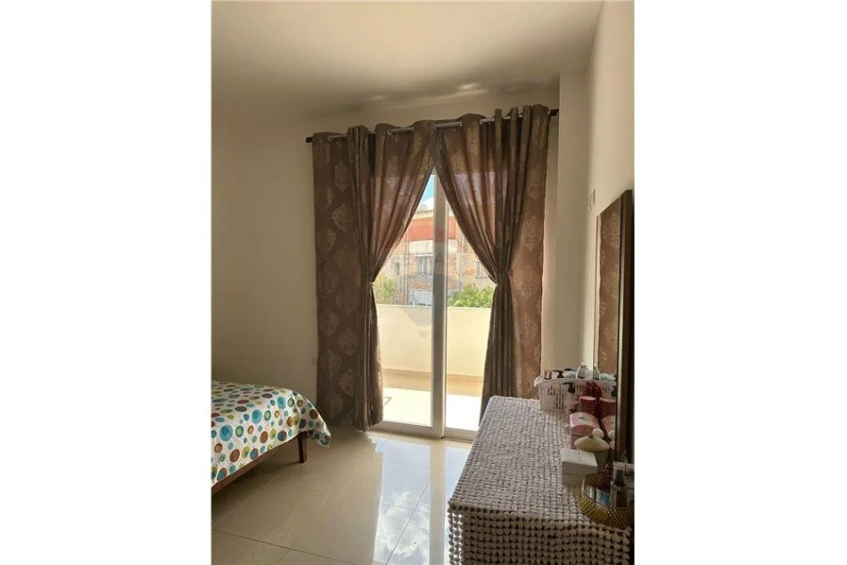 Vlore - Lungomare - Uji i Ftohte, shitet apartament 1+1 Kati 4, 80 m² 90.000 € (Apartament 1+1 ne shitje)