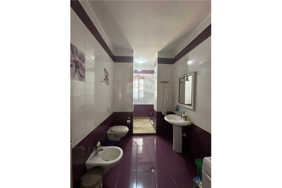 Vlore - Lungomare - Uji i Ftohte, shitet apartament 1+1 Kati 4, 80 m² 90.000 € (Apartament 1+1 ne shitje)