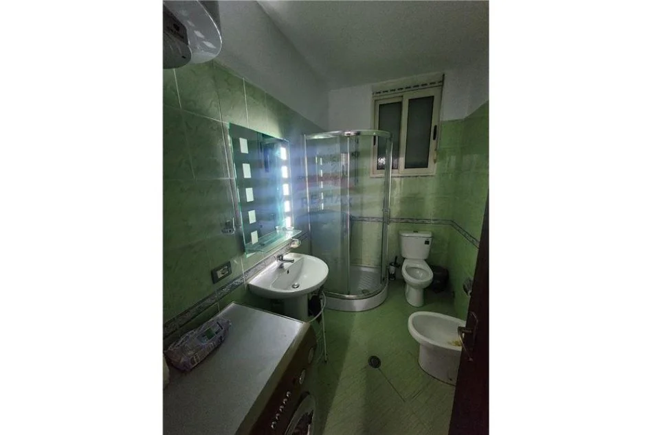 Tirane, shitet apartament 1+1 , 70 m² 110.000 € (Shitet Apartament 1+1 tek Ali Demi + garazhe)