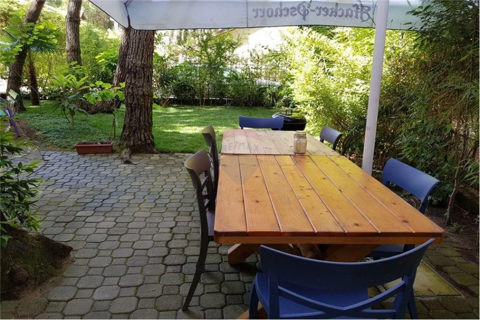 Durres, shitet Vile 2 Katshe , 376 m² 310.000 € (Ofrohet Vile 2 -Kateshe Per Shitje Ne Qerret !)