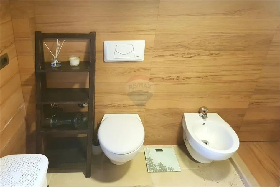 Durres, shitet Vile 2 Katshe , 376 m² 310.000 € (Ofrohet Vile 2 -Kateshe Per Shitje Ne Qerret !)