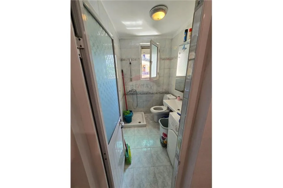Tirane, shitet 1+1 Kati 3, 50 m² 88.000 € (APARTAMENT NE SHITJE 1+1 NE XHAMLLIK)
