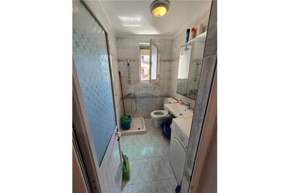 Tirane, shitet 1+1 Kati 3, 50 m² 88.000 € (APARTAMENT NE SHITJE 1+1 NE XHAMLLIK)