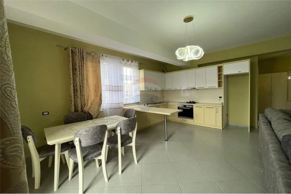 Tirane, jepet me qera apartament 2+1 Kati 2, 124 m² 500 € (JEPET 2+1 ME QIRA PRANE KOLEGJIT WISDOM!)