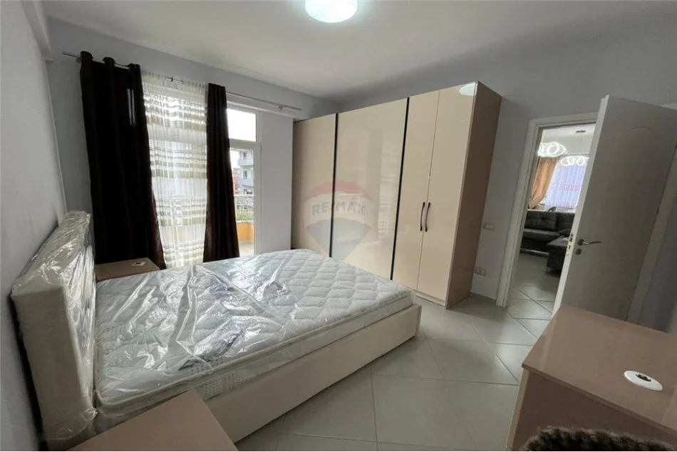 Tirane, jepet me qera apartament 2+1 Kati 2, 124 m² 500 € (JEPET 2+1 ME QIRA PRANE KOLEGJIT WISDOM!)