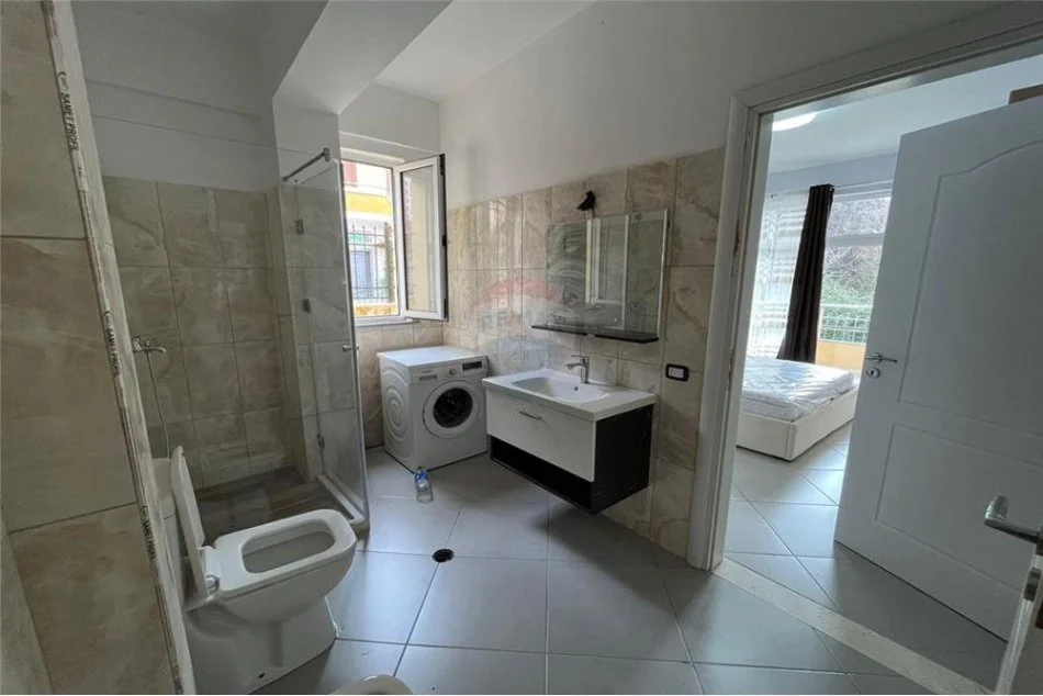 Tirane, jepet me qera apartament 2+1 Kati 2, 124 m² 500 € (JEPET 2+1 ME QIRA PRANE KOLEGJIT WISDOM!)