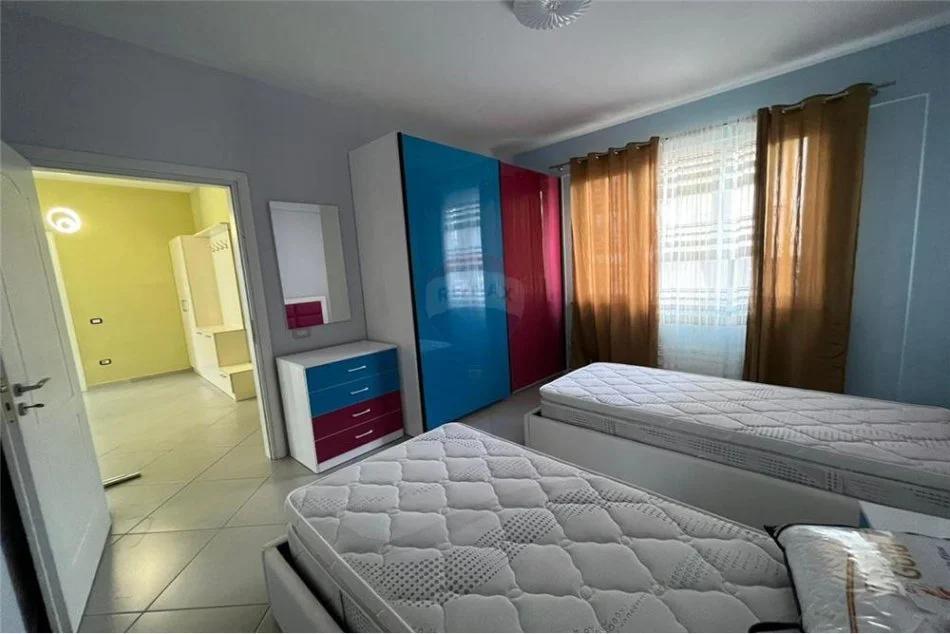 Tirane, jepet me qera apartament 2+1 Kati 2, 124 m² 500 € (JEPET 2+1 ME QIRA PRANE KOLEGJIT WISDOM!)