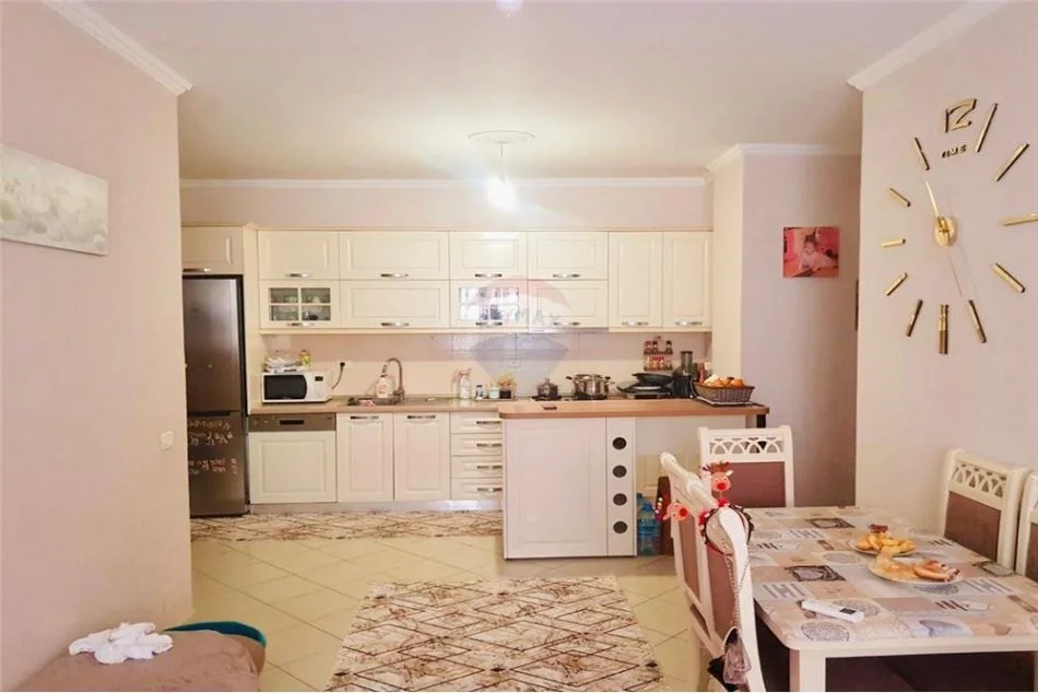 Tirane, jepet me qera apartament 2+1 Kati 4, 90 m² 400 € (Rruga Besim Alla - Yzberisht)