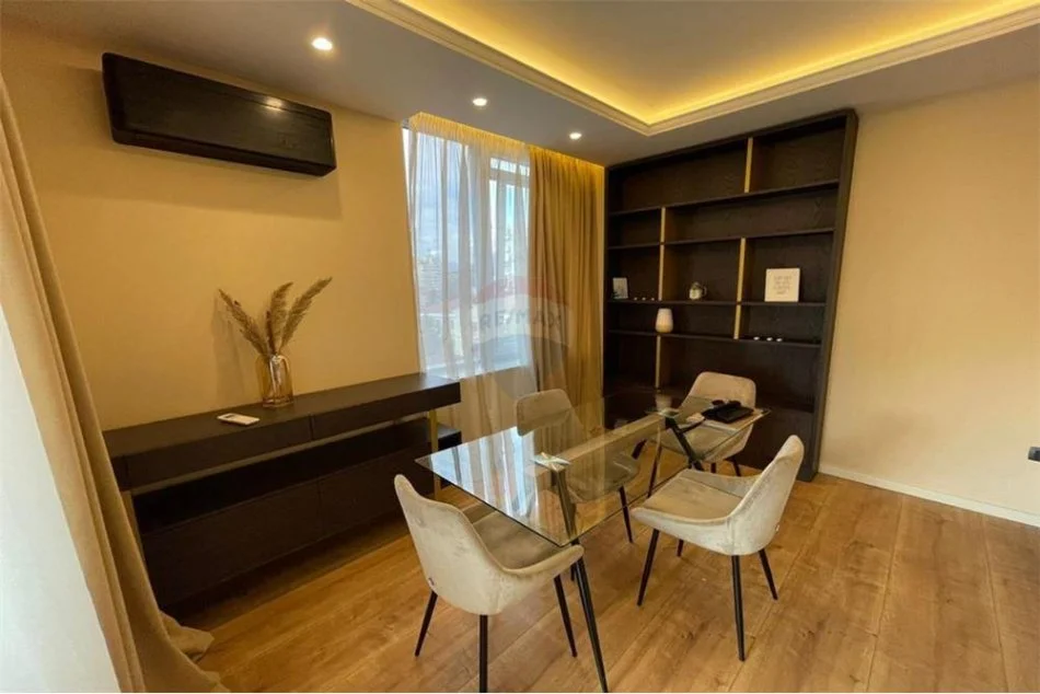Tirane, jepet me qera apartament 2+1 Kati 4, 108 m² 1.100 € (Perballe Toptani Center)