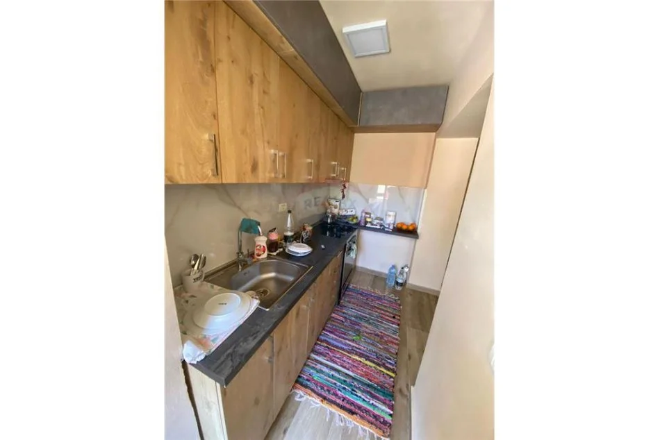 Tirane, jepet me qera apartament 1+1 , 47 m² 450 € (Rruga Myslym Shyri)