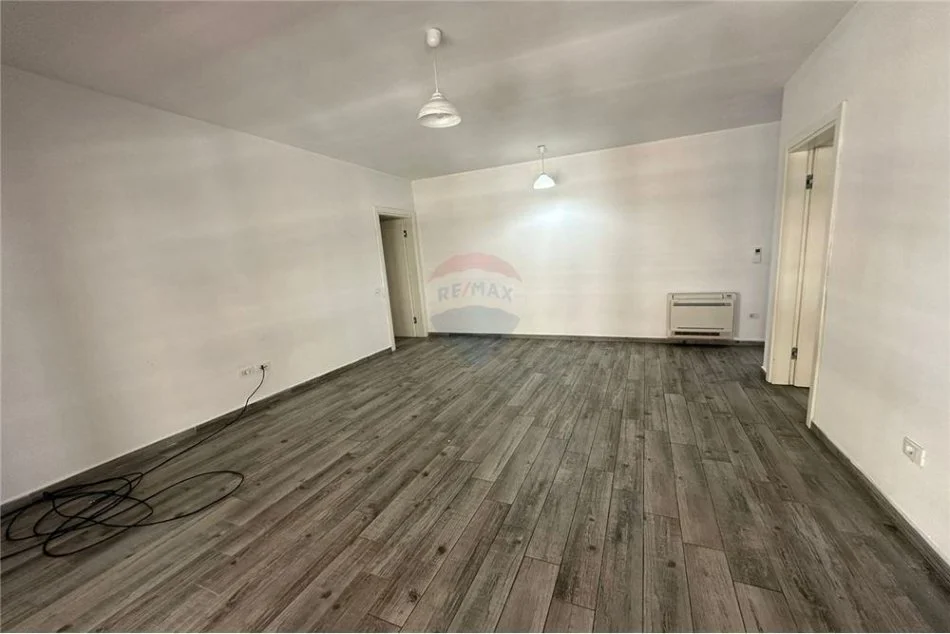 Tirane, jepet me qera apartament 2+1+Ballkon Kati 4, 116 m² 600 € (Kompleksi Delijorgji)