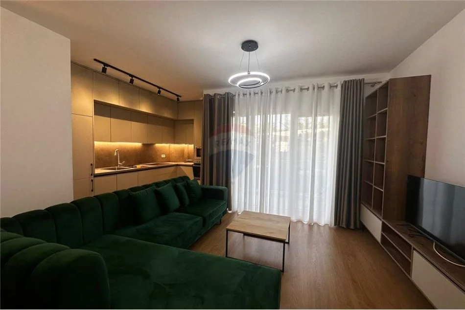 Shqiperi, jepet me qera apartament 2+1+Ballkon Kati 2, 116 m² 900 € (Liqeni i Thate)